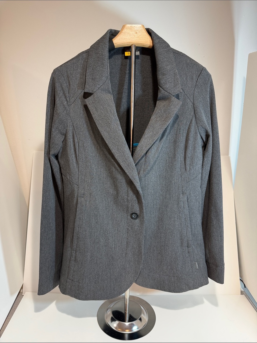 Eddie Bauer Women’s Voyager Travex Blazer. Charcoal Gray Size 4